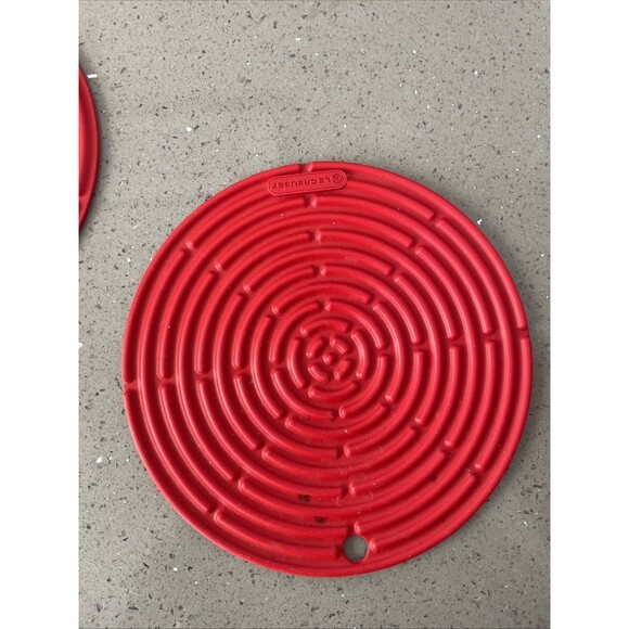 Le Creuset Silicone Pot Trivet  8" Hot Pad Cherry Red Heat Cold Resistant X2 - Picture 4 of 5